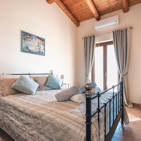 Holiday home Pinetoalba Scerne